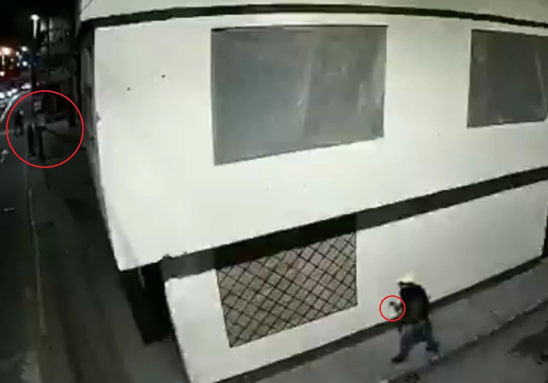 Captan momento en que lanzan bombas molotov a policía en Colombia |VIDEO