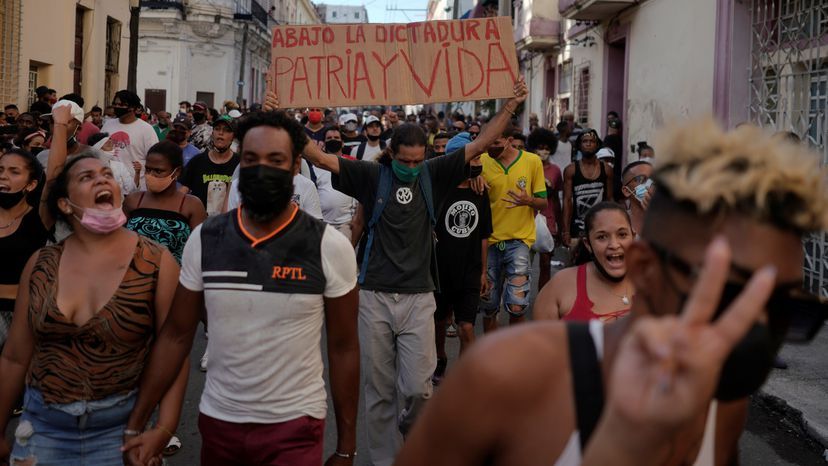 Cubanos sufren apagón de internet