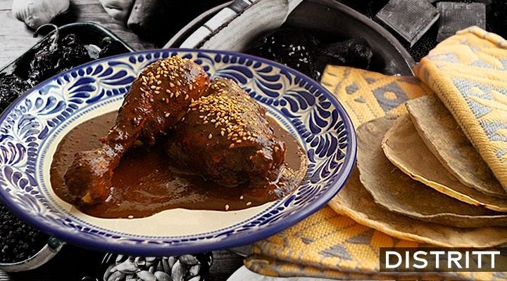 La historia del mole poblano, un platillo de tradición