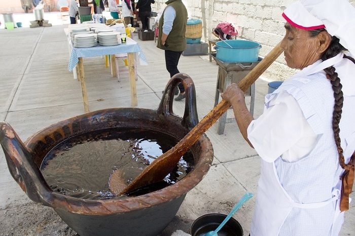 ¿Cómo se prepara el mole poblano?