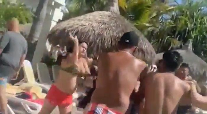 Graban pelea campal entre turistas en Mazatlán