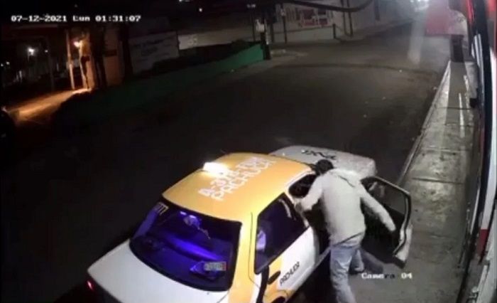 Hidalgo. Taxista golpea y arrastra a mujer en Pachuca