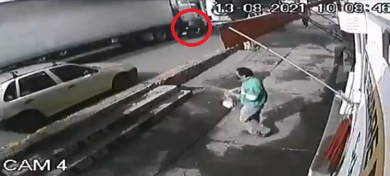 Edomex. Tráiler arrolla a motociclista en Ecatepec |VIDEO 