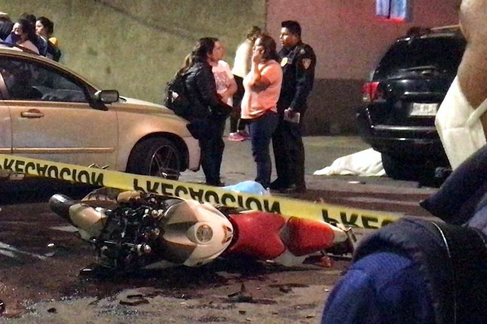 Mueren hermanos tras chocar su motocicleta en Iztapalapa 