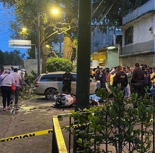 Mueren hermanos tras chocar su motocicleta en Iztapalapa 
