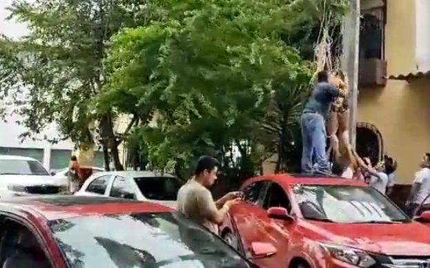 Rescatan turista de parachute en Jalisco