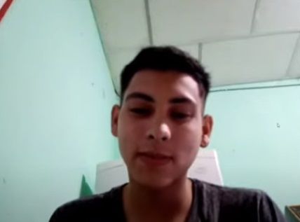 Joven celebra compra de su refrigerador y se hace viral