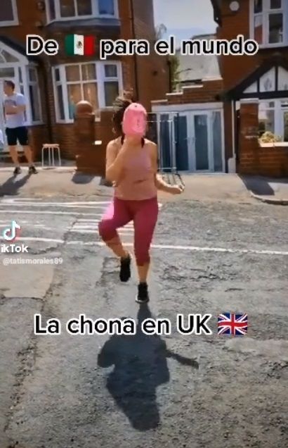Tania Morales. Mexicana hace bailar a ingleses con La Chona 