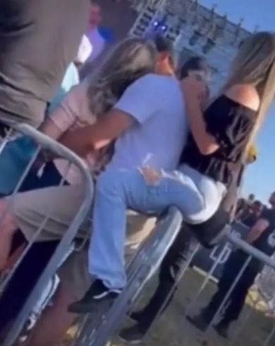 Graban a hombre engañando a su novia con la suegra |VIDEO 