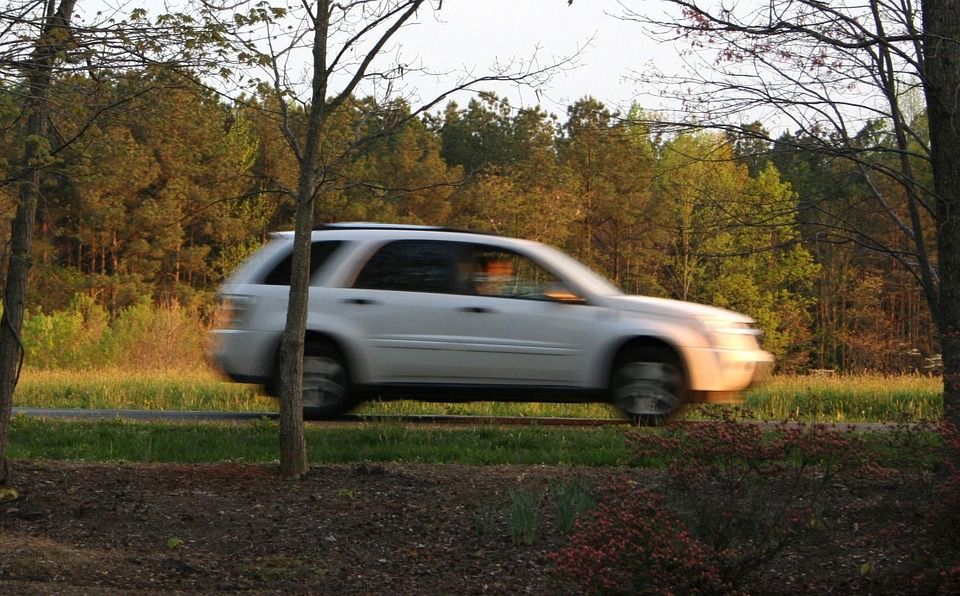 ¿De cuánto es la multa por manejar a exceso de velocidad?