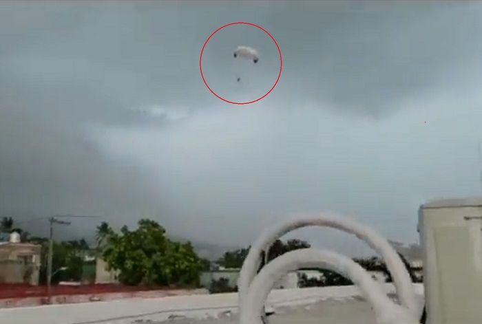 Turista cae de parachute en Puerto Vallarta