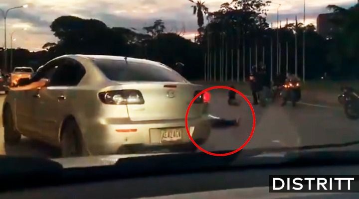 Mujer salta de autobús para evitar robo y muere atropellada