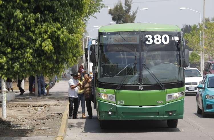 Jalisco. Pelean mujeres por un asiento en Guadalajara