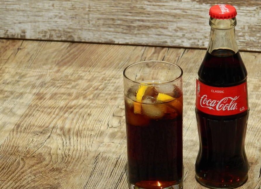 Joven muere tras tomar 1.5 litros de Coca-Cola en 10 minutos