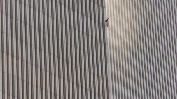 El hombre que cae: la historia detrás de la foto que captó la tragedia del 11-S