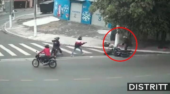 Motociclista dispara a ladrones que querían asaltarlo |VIDEO