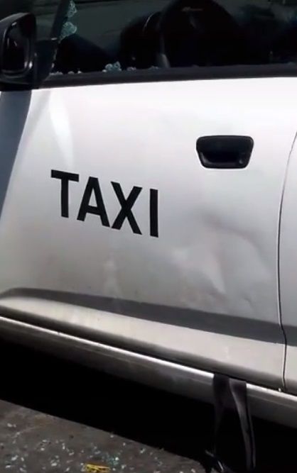 Lady Gas. Mujer rompe cristal a taxista con un tanque |VIDEO