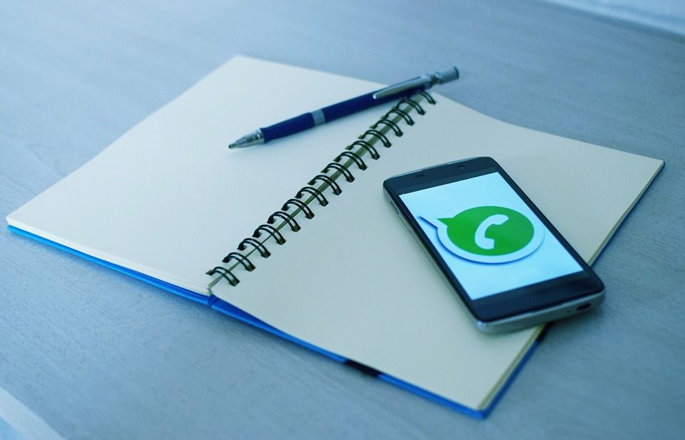 ¿Por qué no debes enviar al negro de WhatsApp?