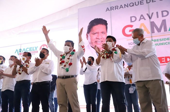 Hallan 4 cuerpos frente a casa de campaña de David Gama