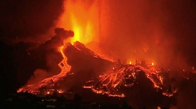 ¿Por qué hizo erupción el volcán Cumbre Vieja?