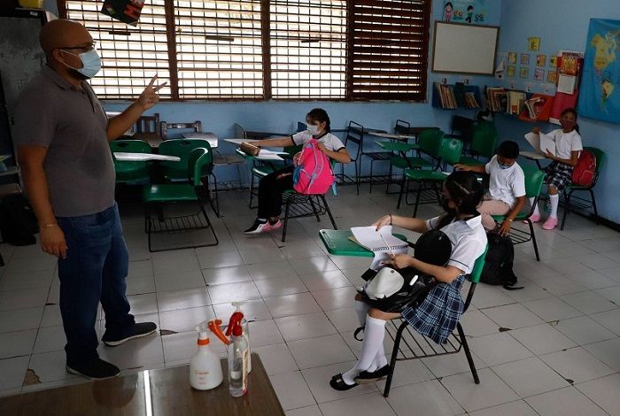 SEP anuncia regreso total a clases presenciales