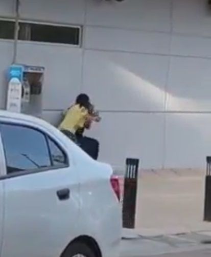Ya no me hagas daño: captan a mujer golpeando a hombre en Sinaloa |VIDEO