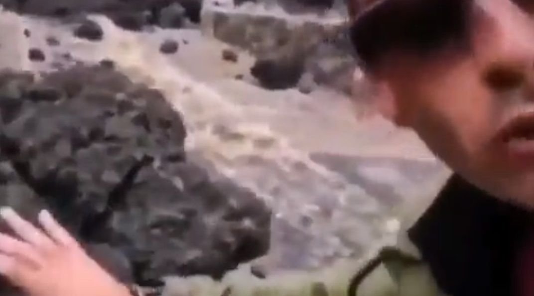 Reportero toca lava de volcán en La Palma y se quema |VIDEO