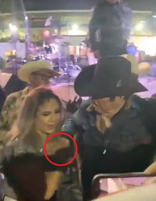 Tunden a Lalo Mora por su disculpa tras acosar a fan