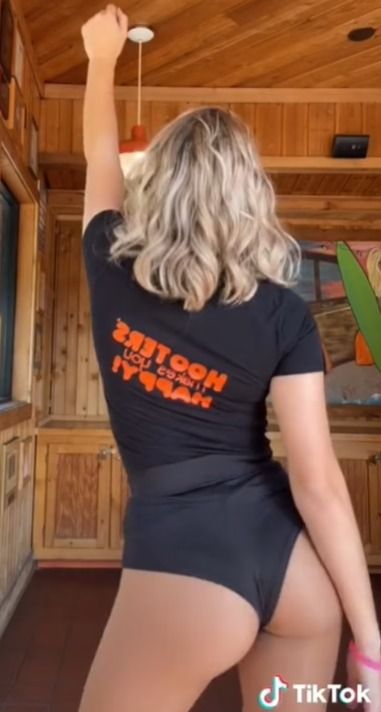 Hooters se retracta por nuevo uniforme
