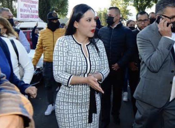 ¿Cuánto pagará Sandra Cuevas a policías agredidos?
