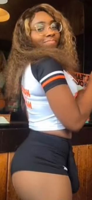 Empleadas de Hooters critican tamaño de su nuevo uniforme 