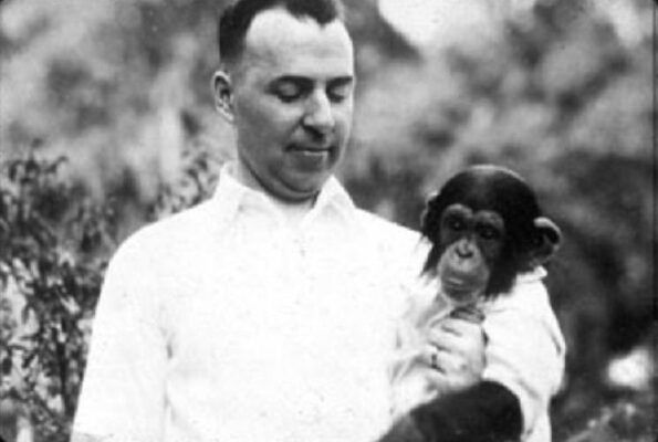 Donald Kellogg El Beb Criado Con Un Mono Como Experimento donald-kellogg-el-beb-criado-con-un-mono-como-experimento