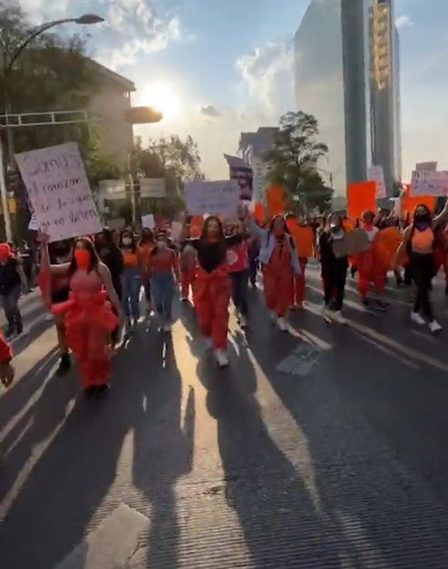 25N. ¿Alessandra Rojo de la Vega abrazó a encapuchadas?