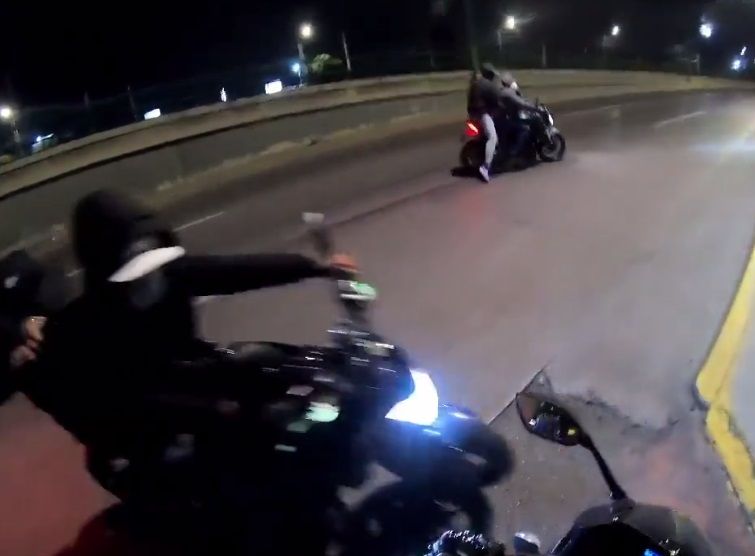 Edomex. Motociclista graba su asalto en Coacalco |VIDEO