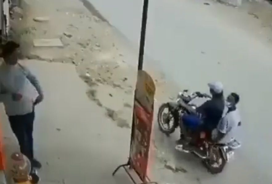 Hombre golpea a ladrones que intentaron asaltarlo |VIDEO