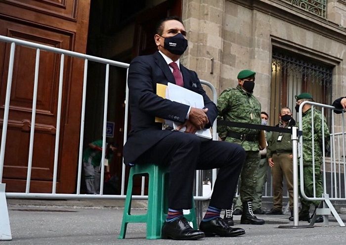 ¿De quién se cuidaba Silvano Aureoles?
