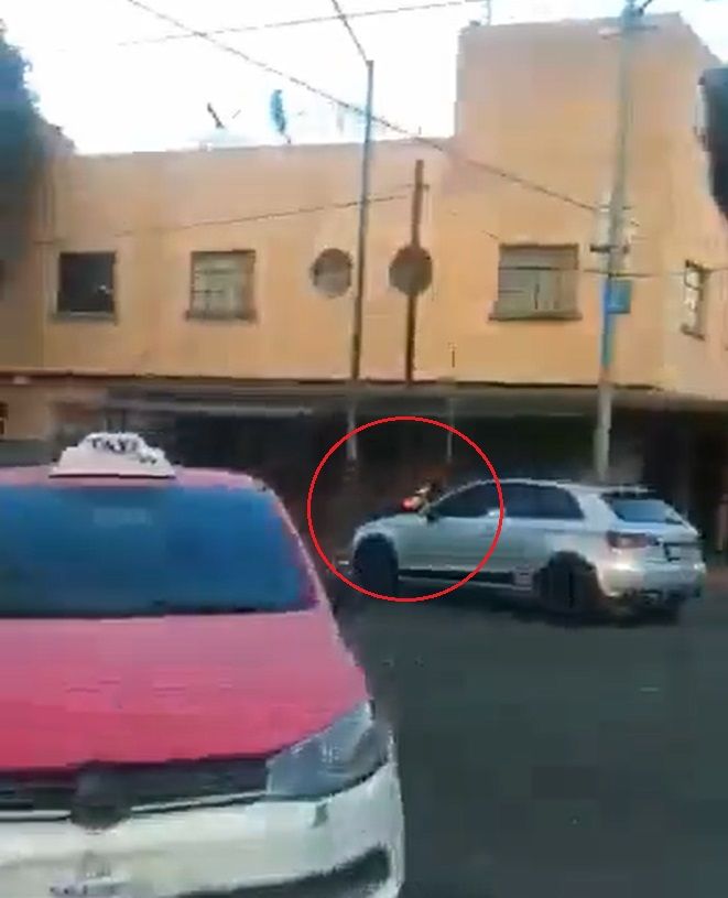 Conductor arrastra a policía de tránsito en CDMX |VIDEO