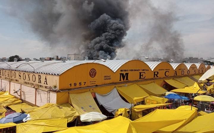 Incendio en Mercado de Sonora. Difunden fotos y videos 