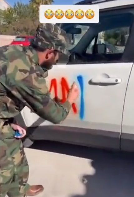 Soldado pide matrimonio; lo rechazan por pintar auto |VIDEO