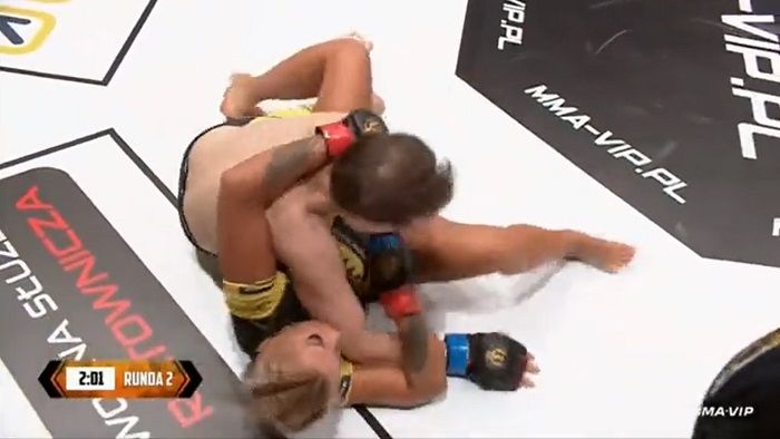 Pelea de MMA entre hombre y mujer causa polémica