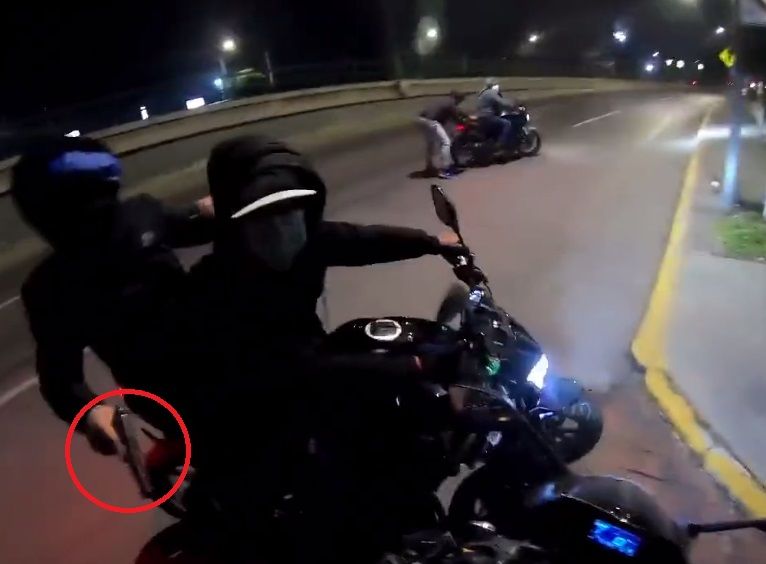 Edomex. Motociclista graba su asalto en Coacalco |VIDEO