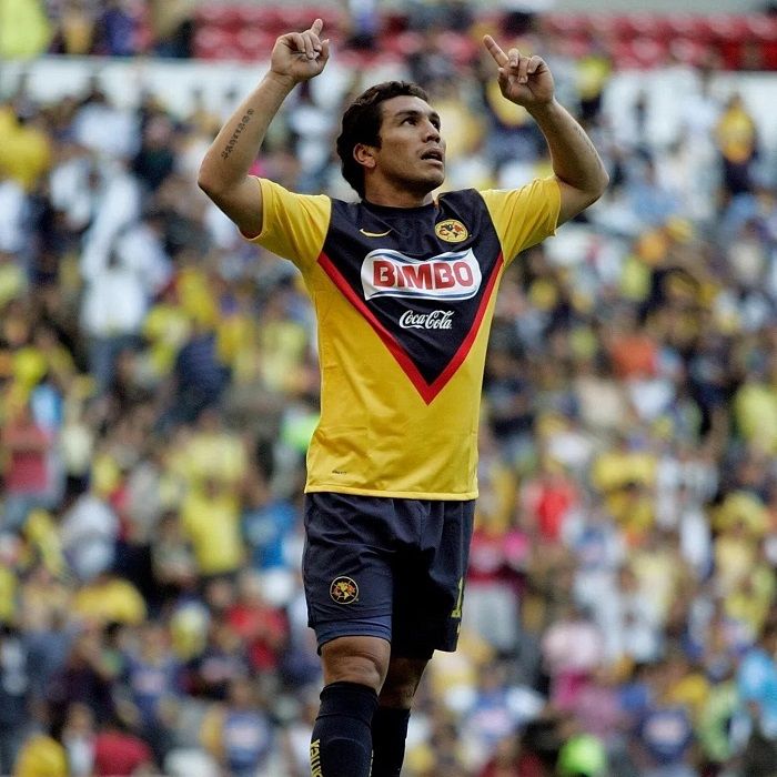 Terán niega romance con Salvador Cabañas