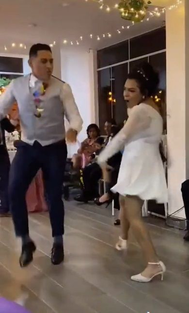 Novios bailan Eso Tilín en su boda
