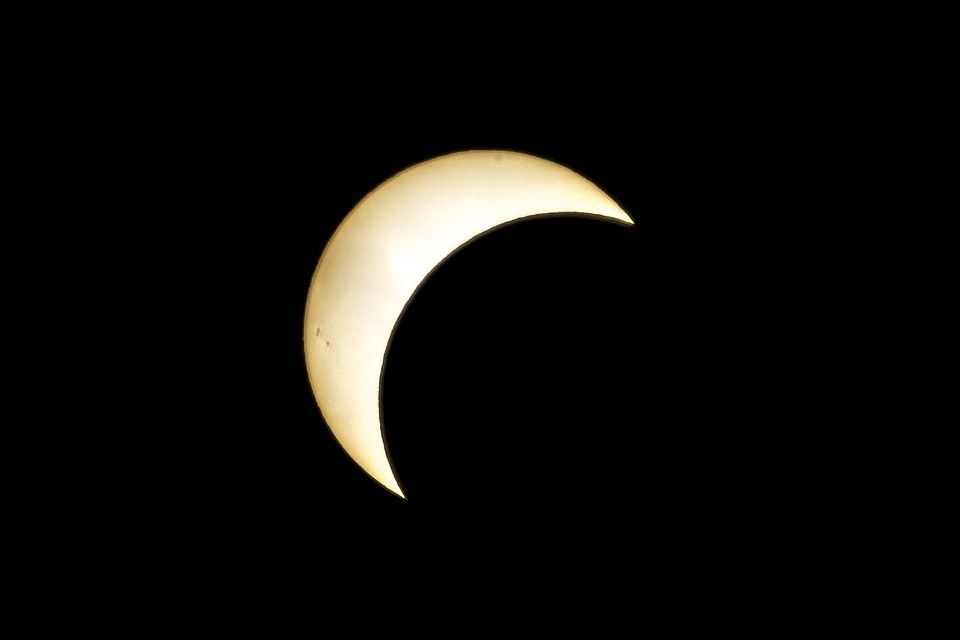 Eclipse total de Sol 2021. ¿A qué hora es y cómo verlo? 