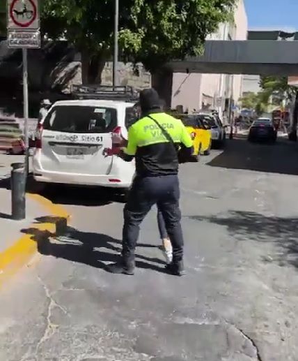 Policía agrede a embarazada en Guadalajara; video causa polémica en redes