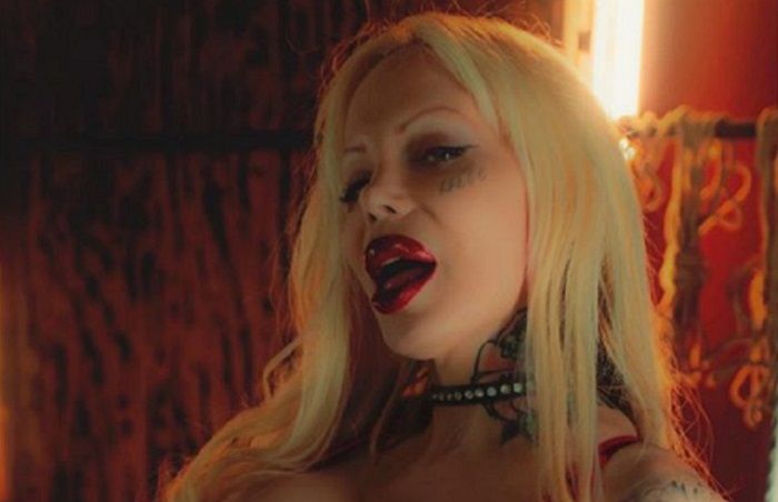 Sabrina Sabrok hizo un show para La Familia Michoacana