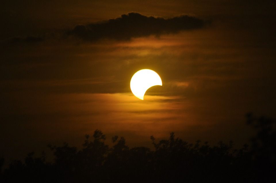 Eclipse total de Sol 2021. ¿A qué hora es y cómo verlo? 