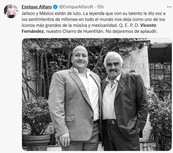 Rinden homenaje a Vicente Fernández tras su muerte en Jalisco