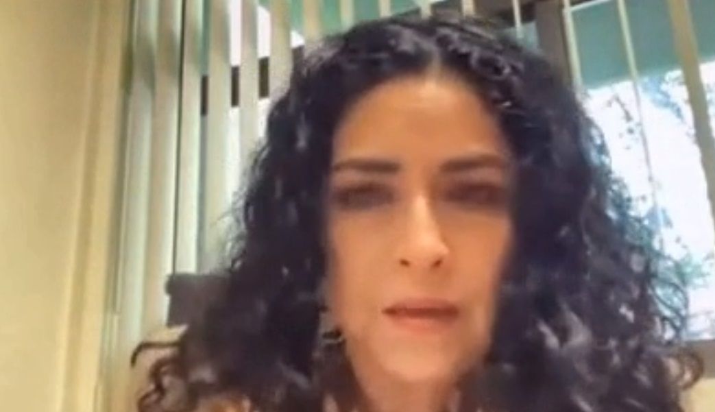 Maestra se enoja con alumno que la llamó 'miss'