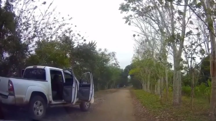 Hombres armados detienen a turistas en Tabasco